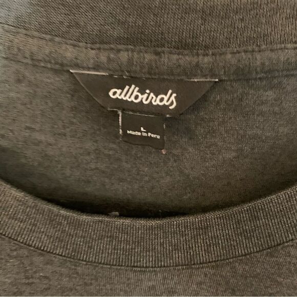AllBirds Christmas T-Shirt Gray Mens Sz Large Unisex - Picture 3 of 3